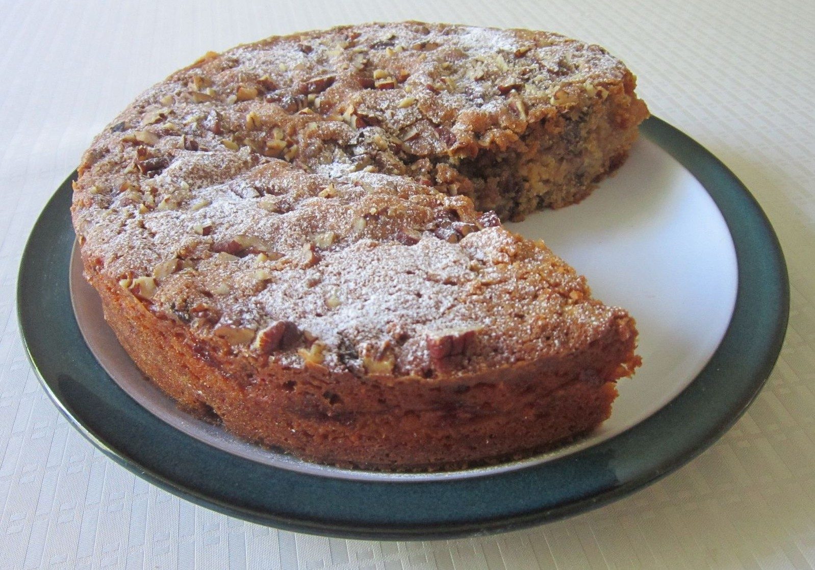Apple, Cinnamon & Pecan Dessert Cake