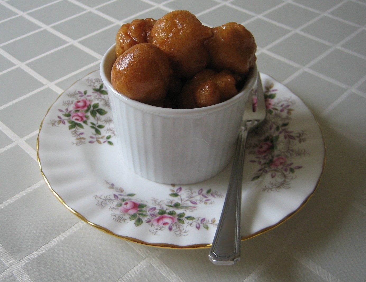 Kolay Lokma (Easy to make fried pastries soaked in a lemon syrup)