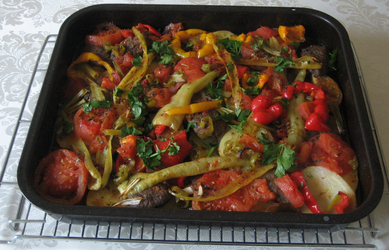 Fırında Köfte (Koftas with potatoes & peppers baked in the oven)