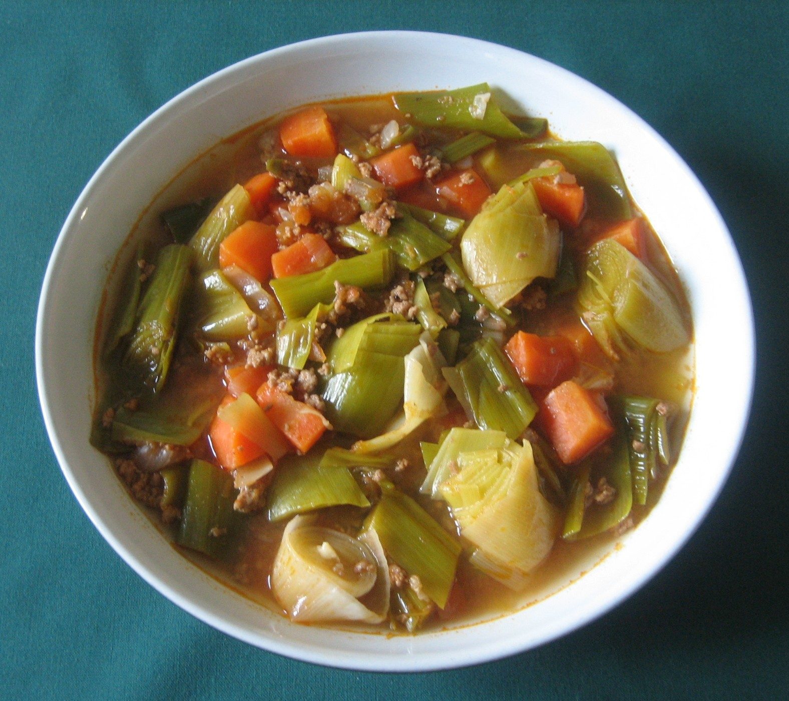 Leeks in a mince and tomato sauce (Kıymalı Pırasa)