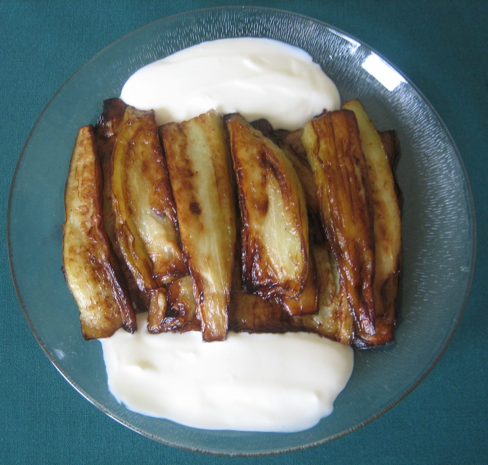 Aubergines, fried & served with yoghurt