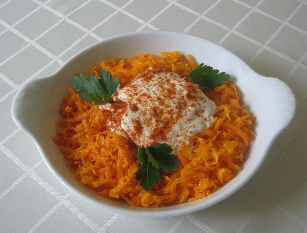 Sautéed Grated Carrots with Yoghurt and Garlic Havuç Salatası